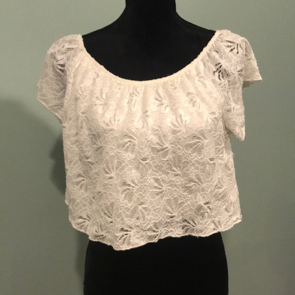 Charlotte Russe Tops - 2/$15🌺 lace Charolette Russe crop top